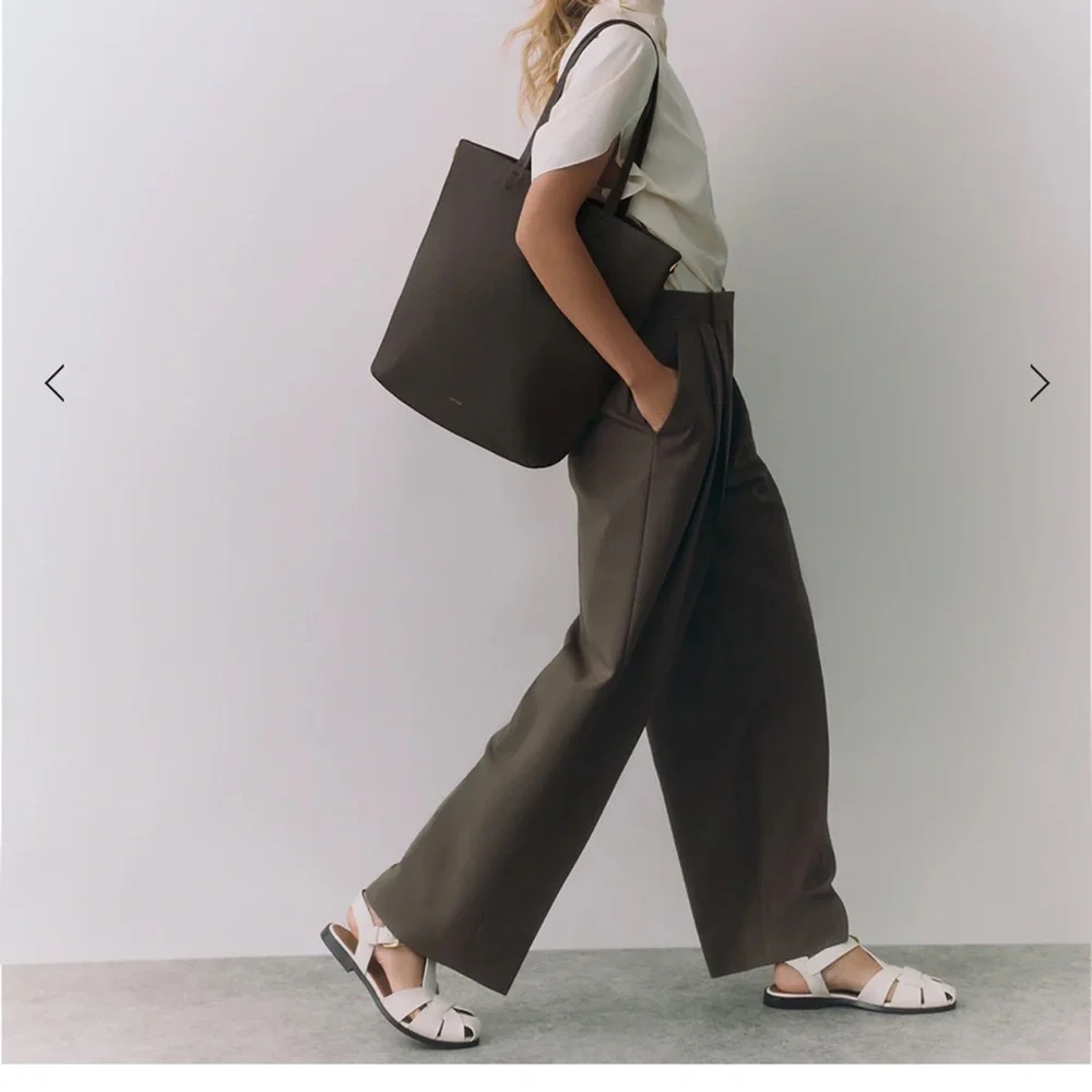 Cuyana black leather  large tote - Picture 3 of 9